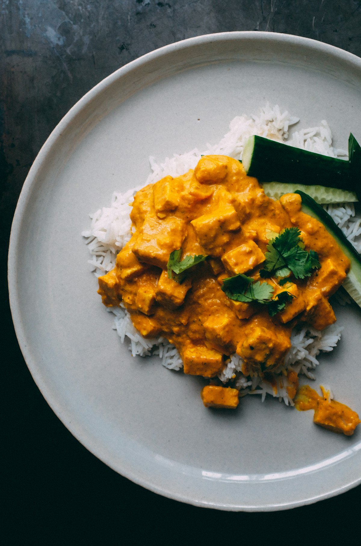 Tips Membuat Opor Ayam Kuning Empuk: Santan Kental, Bumbu Halus, dan Tidak Pecah